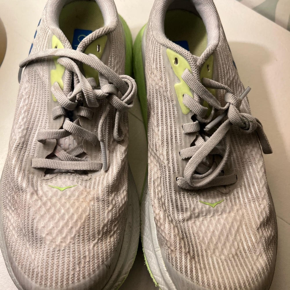 Hoka Kids Clinton 9 size 4 Gray and Lime Athletic Shoes